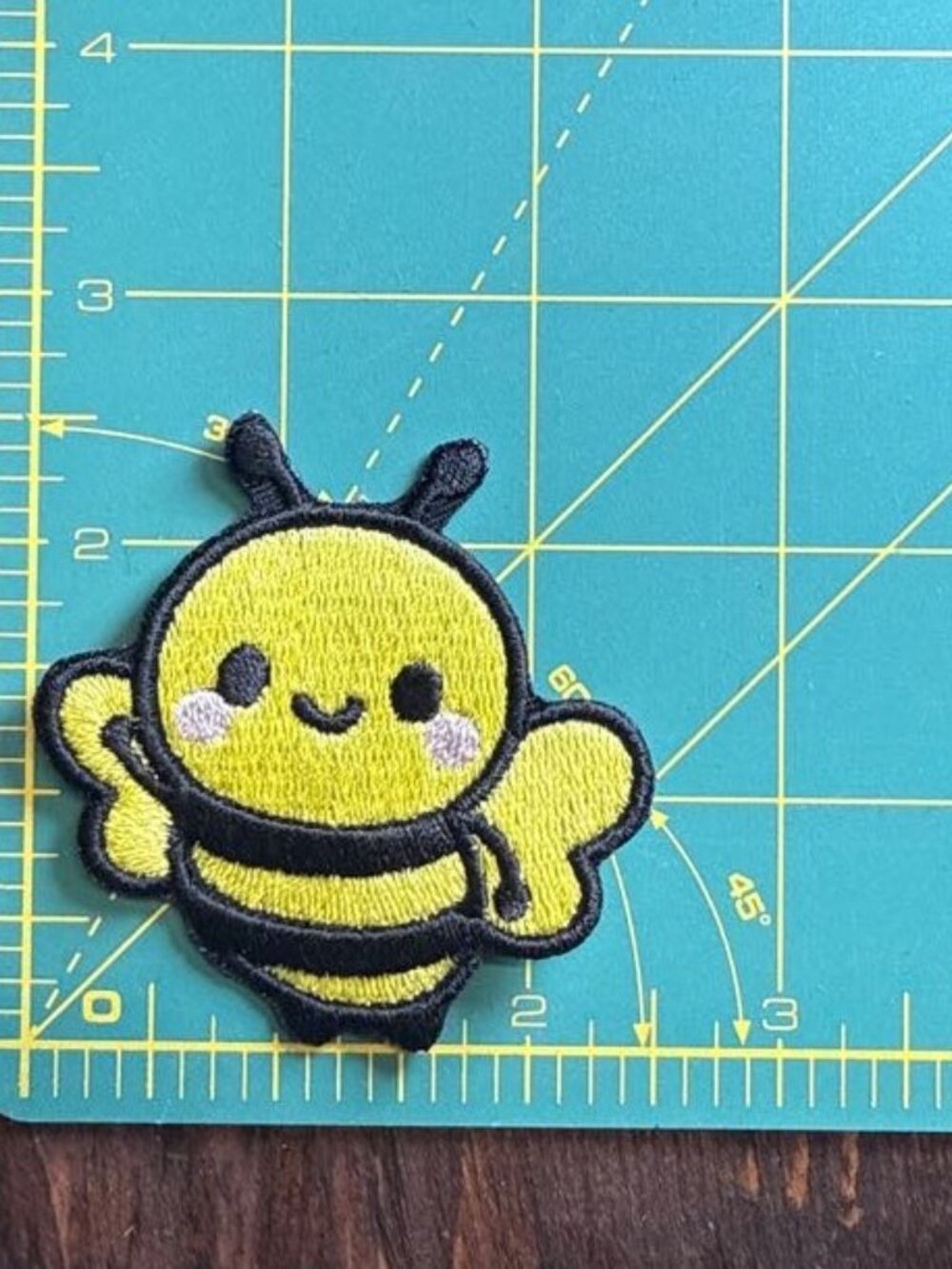 ✨3/$20✨Bumblebee Wave Embroidered Patch - Picture 2 of 3